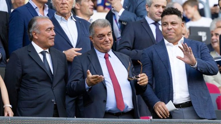 خوان لابورتا رئيس برشلونة مع رونالدو