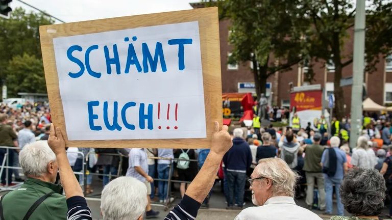 تمثالا لينين وماركس في المدينة الألمانية