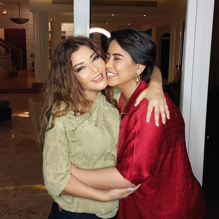 شيرين عبدالوهاب وسميرة سعيد أثناء الزيارة