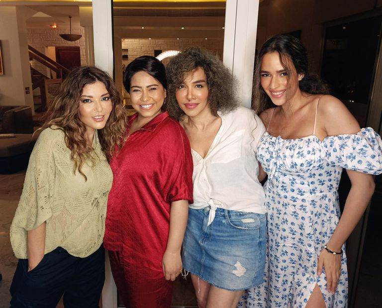 شيرين عبدالوهاب وسميرة سعيد أثناء الزيارة