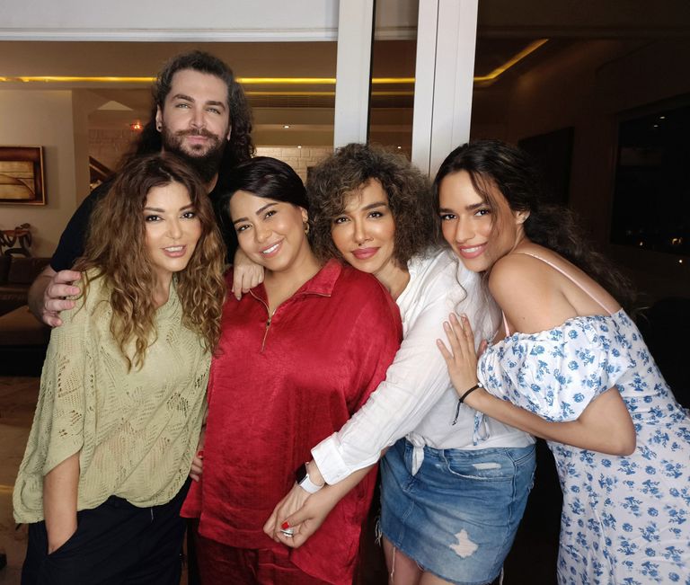 شيرين عبدالوهاب وسميرة سعيد أثناء الزيارة