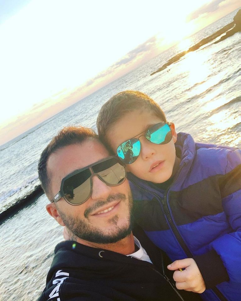 الراحل جورج الراسي مع ابنه جو