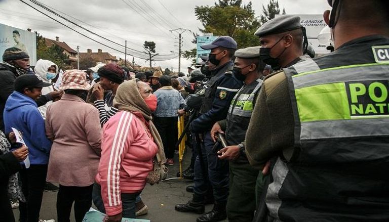 رجال الأمن يواجهون المتظاهرون في مدغشقر