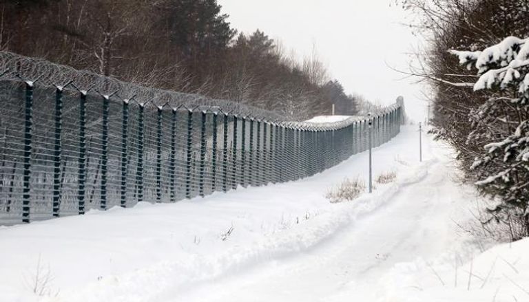 السياج الحدودي بين ليتوانيا وبيلاروسيا