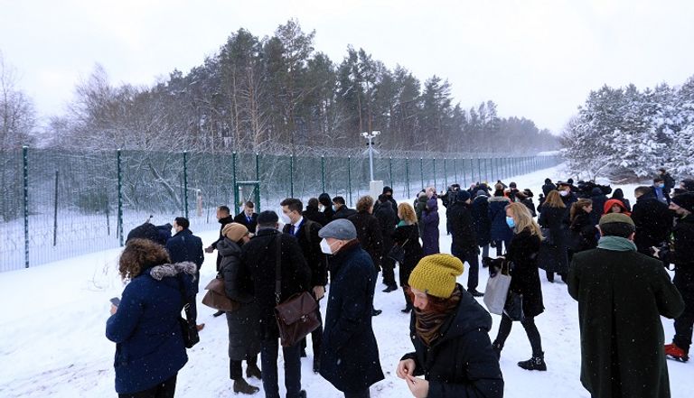 السياج الحدودي بين ليتوانيا وبيلاروسيا