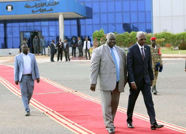 وفد سوادني في وداع البرهان