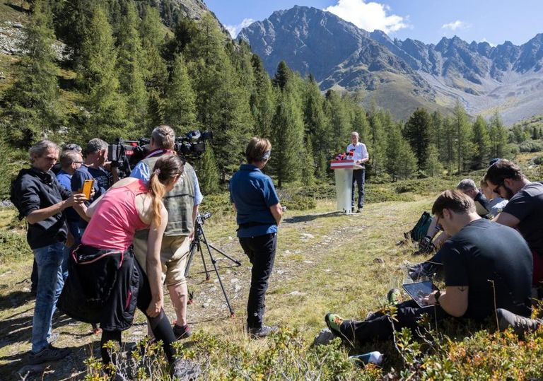 رئيس النمسا يتحدث إلى الصحفيين