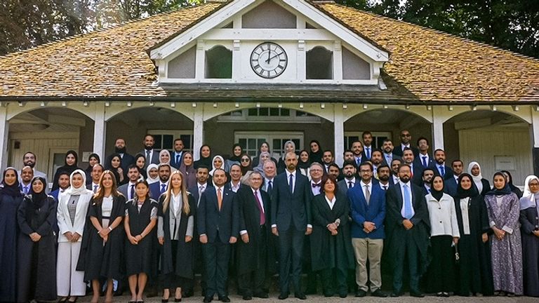 عمر بن سلطان العلماء وزير دولة للذكاء الاصطناعي والاقتصاد الرقمي وتطبيقات العمل عن بعد