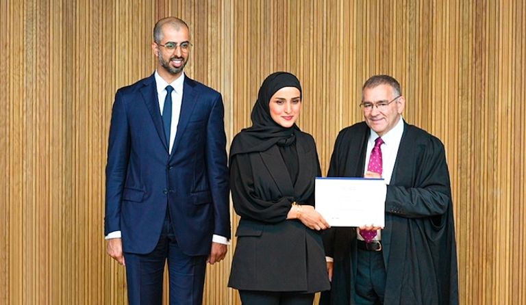 عمر بن سلطان العلماء وزير دولة للذكاء الاصطناعي والاقتصاد الرقمي وتطبيقات العمل عن بعد