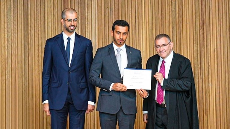 عمر بن سلطان العلماء وزير دولة للذكاء الاصطناعي والاقتصاد الرقمي وتطبيقات العمل عن بعد