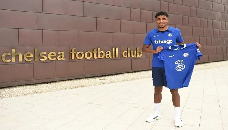 ويسلي فوفانا لاعب تشيلسي الجديد