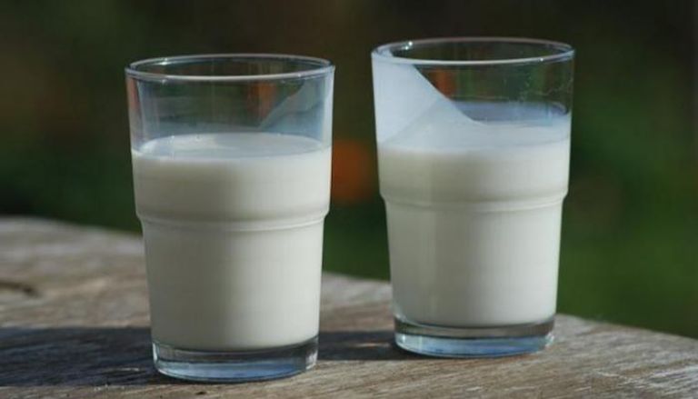 الإفراط في الحليب يؤدي لتورم الجفون