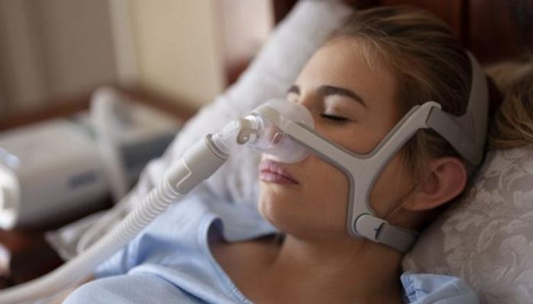 قناع النوم الليلي إحدى طرق علاج انقطاع التنفس