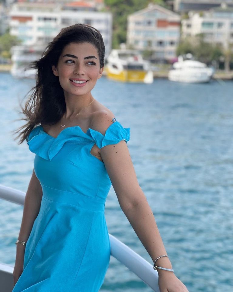 الفنانة ليلى أحمد زاهر - أرشيفية