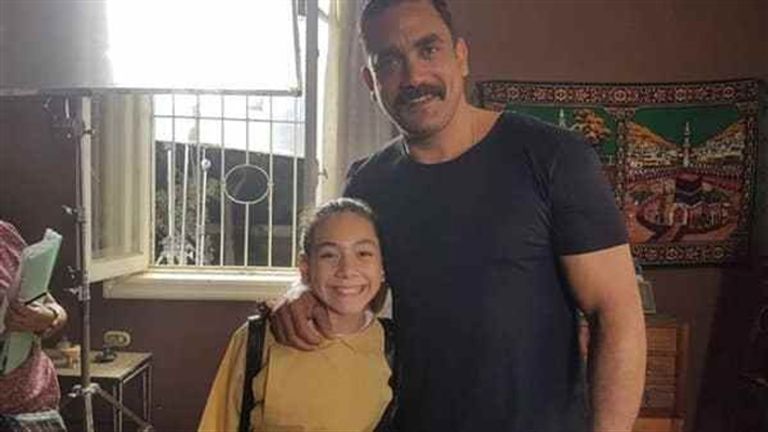 شاهيستا نادر ابنة الفنانة انتصار مع أمير كرارة شاهيستا نادر ووالدتها الفنانة انتصار - أرشيفية