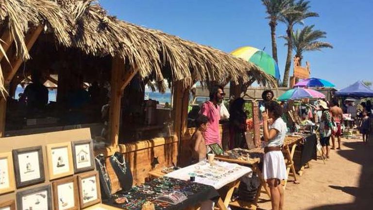 سوق الجمعة أحد أماكن التسوق في دهب أفضل مراكز التسوق في دهب.. 4 أماكن بأسعار معقولة