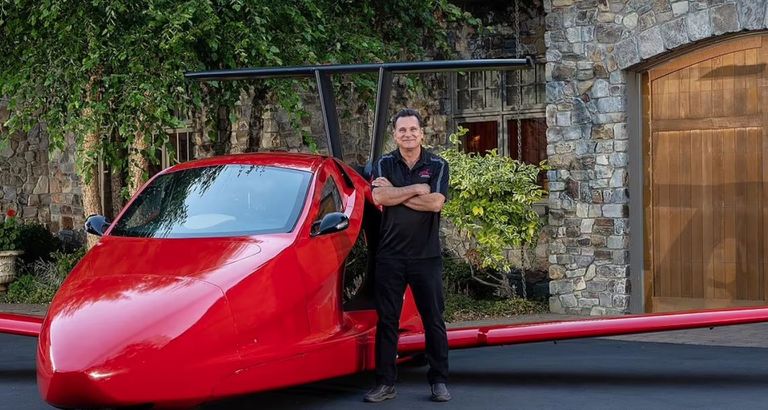 Switchblade، أول سيارة رياضية طائرة ثلاثية العجلات في العالم