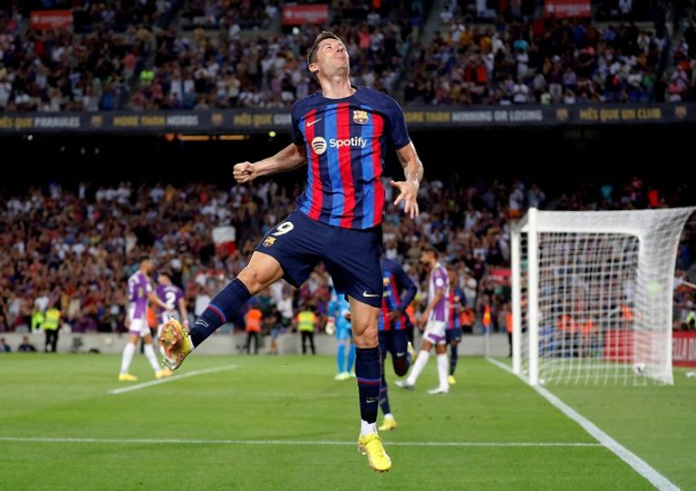 روبرت ليفاندوفسكي إيرلينج هالاند أمام نوتنجهام