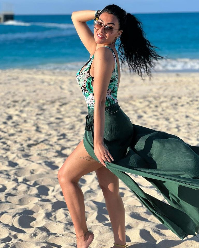 ميرهان حسين حصاد طلات النجمات في أسبوع