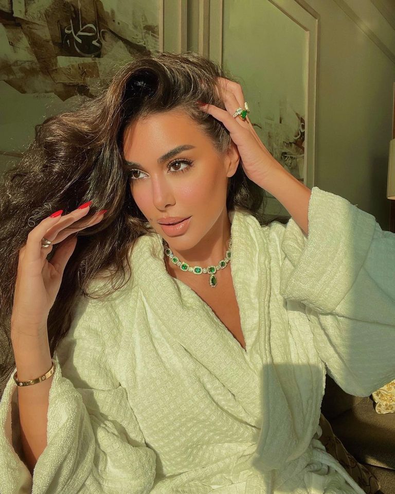 ياسمين صبري حصاد طلات النجمات في أسبوع