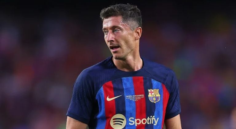 روبرت ليفاندوفسكي روبرت ليفاندوفسكي مع بايرن ضد أشبيلية