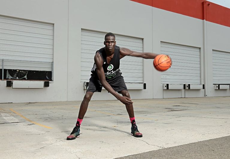 بعض أفراد قبيلة الدينكا - أرشيفية