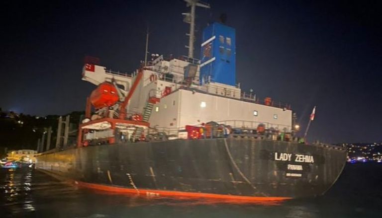 السفينة ليدي زهما أثناء جنوحها بمضيق البسفور السفينة بريزا الجانحة اليوم في مضيق البوسفور