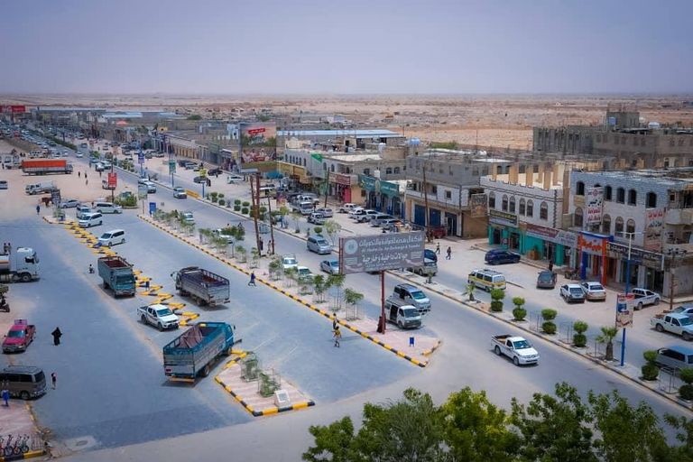 أحد شوارع مدينة عتق في شبوة اليمنية.. ارشيفية أحد شوارع مدينة عتق في شبوة اليمنية - أرشيفية