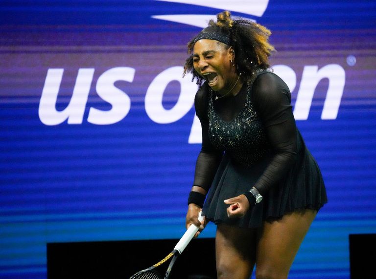 98 084305 serena williams crashes out us open 2
