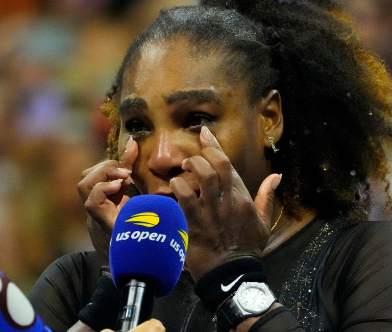 98 084306 serena williams crashes out us open 3