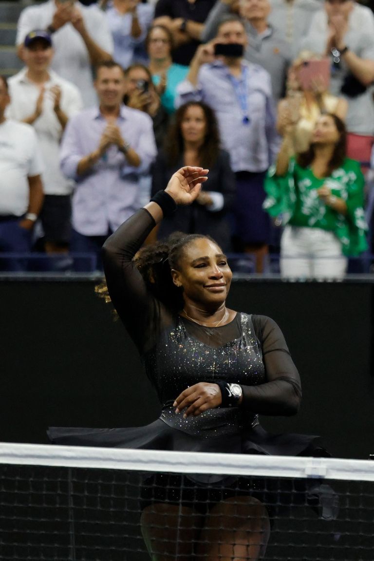 98 084306 serena williams crashes out us open 5