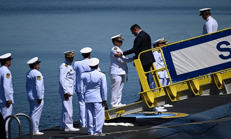 البحرية البرازيلية بعد تسلمها الغواصة رياتشويلو- الفرنسية