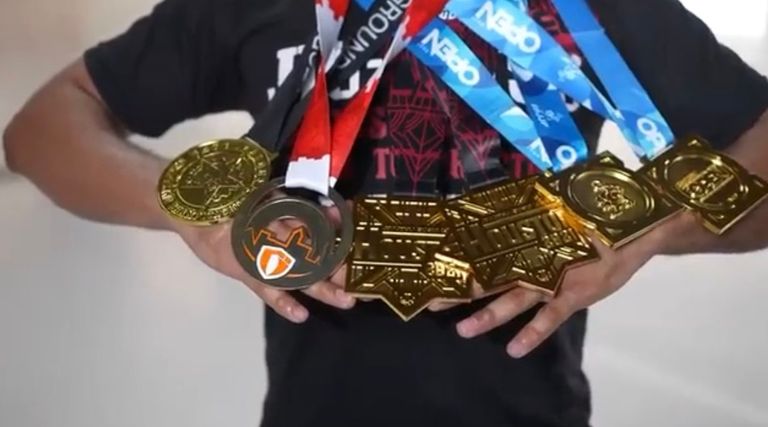 بعض ميداليات محمد آل مخلص اليامي في لعبة الجوجيتسو