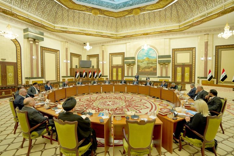القوى السياسية في العراق خلال جلسة الحوار الوطني مع الرئاسات الثلاث جانب من الجلسة الثانية للحوار الوطني العراقي