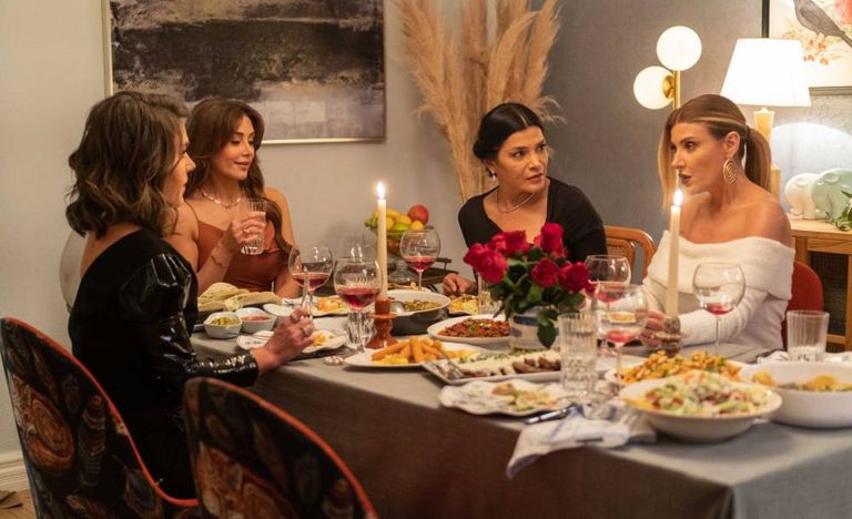 كاريس بشار في مشهد من مسلسل ستيليتو