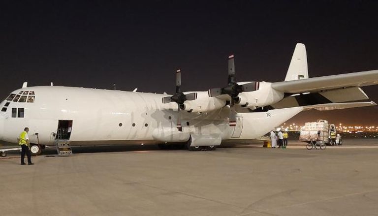 طائرة تحمل مساعدات مقدمة من الإمارات إلى باكستان