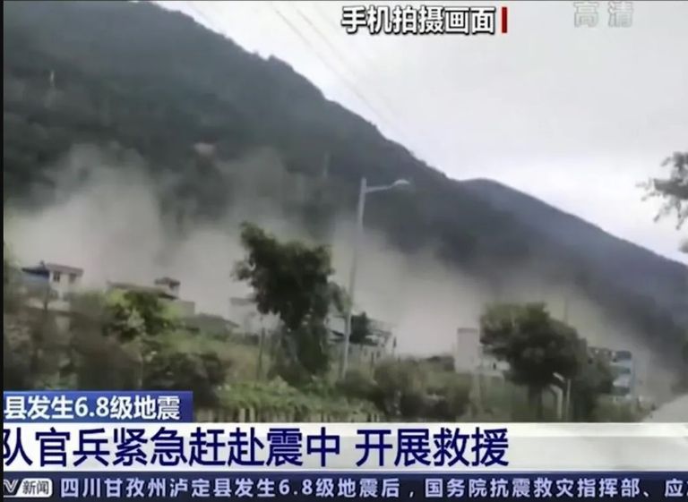 جانب من الدمار الذي خلفه الزلزال في الصين