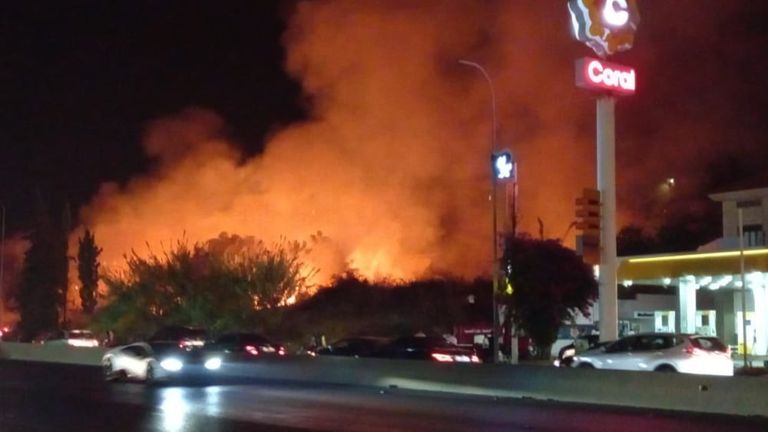 جانب من الحريق