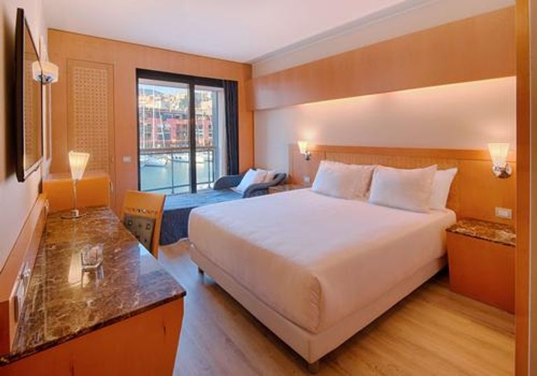 فندق إن إتش كوليكشن جينوفا مارينا أحد أفضل الفنادق في جنوا السياحة في جنوا..أجمل الأماكن وأفضل الفنادق