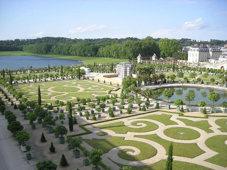 حديقة فرساي أحد أجمل حدائق الزهور في العالم أجمل حدائق الزهور في العالم..7 مفاجآت من روائع الكون
