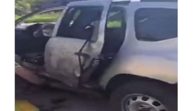 رجال أمن روس خلال فحص موقع انفجار سابق