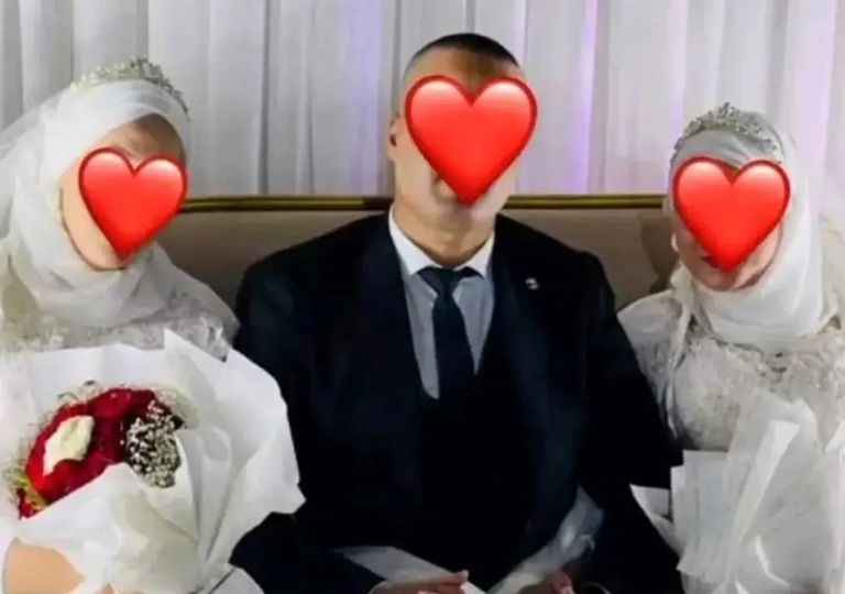 العريس الجزائري مع عروسيه في مراسم الزفاف