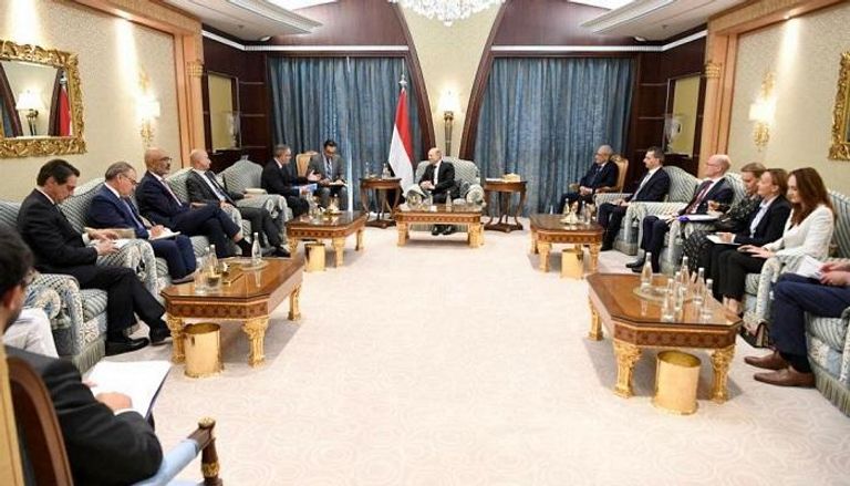 الرئيس اليمني خلال لقاء سفراء أوروبا