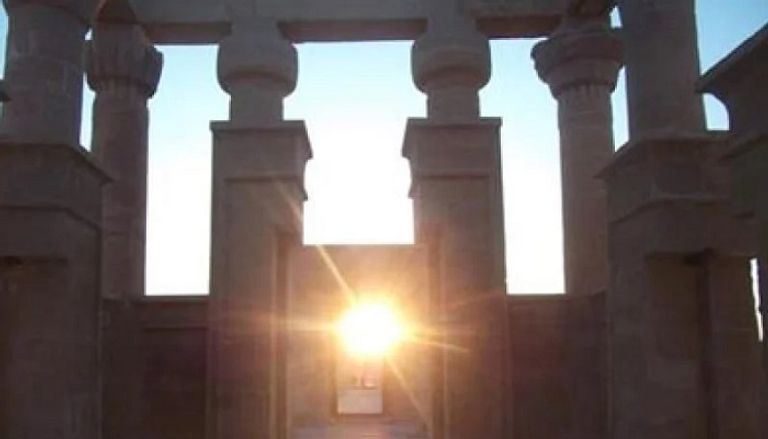 تعامد الشمس على معبد هيبس