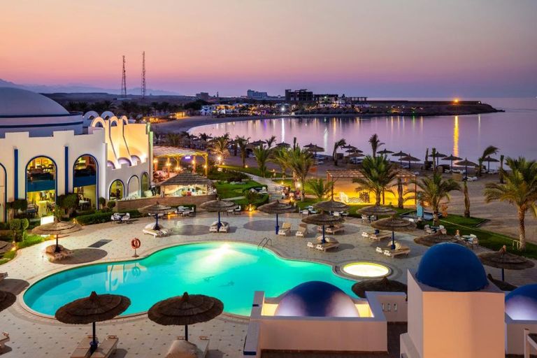 فندق "Coral Sun Beach - Adults Only" أحد أفضل الفنادق في سفاجا السياحة في سفاجا.. أفضل الأماكن والأنشطة السياحية