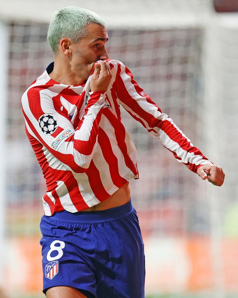 جريزمان مهاجم أتلتيكو مدريد احتفال برشلونة