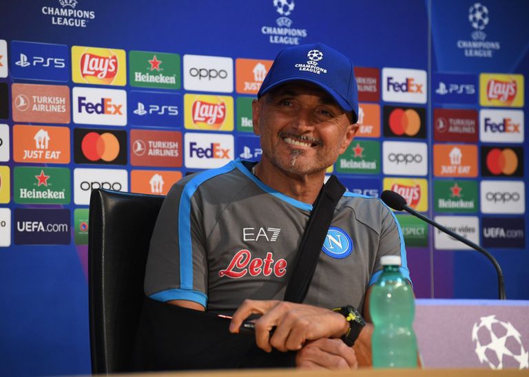 سباليتي مدرب نابولي ضد ليفربول في دوري أبطال أوروبا لوتشيانو سباليتي مدرب نابولي ضد ليفربول