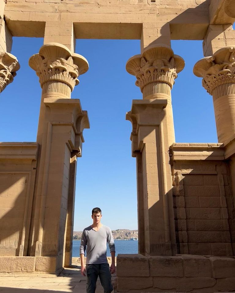 الممثلة الإسبانية إستر إكسبوزيتو