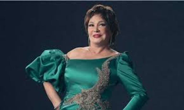 الفنانة لبلبة تستعرض جمالها