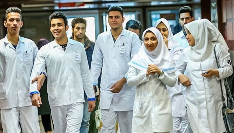 الضغوط الاقتصادية الدافع الأكبر لهجرة أطباء إيران- أرشيفية